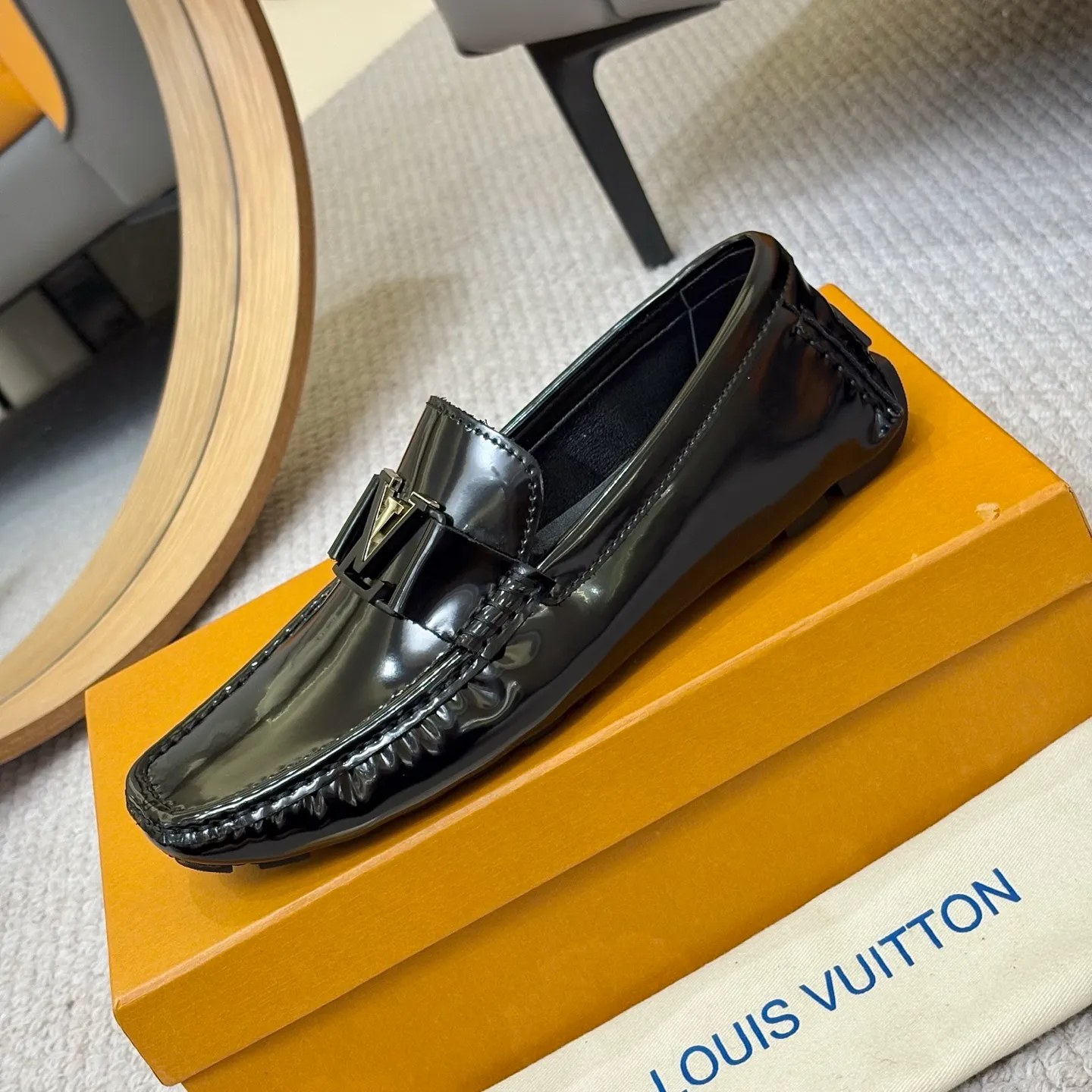 Men's men's shoes 💰420 (Yangli) LV 2⃣️0⃣️2⃣️5️⃣Spring and summer counter GLORIA series models ✈️Original factory special leather production, original last type. A classic driving slip-on casual shoe that shows an elegant style with exquisite craftsmanship details such as Monogram embossing all over the upper🌀Italian imported calfskin fabric Sheepskin foot pads➕Inside～Private mold replica sole Unique style Comfortable driving slip-on Size: 4-12 (38-46) Comes with [Counter packaging: original box, wrapping paper, card, instruction manual, shoehorn, cloth bag] No pressure to enter and leave the counter!